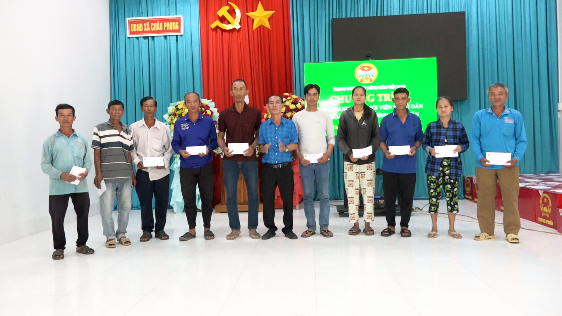 quang canh cuoc hop