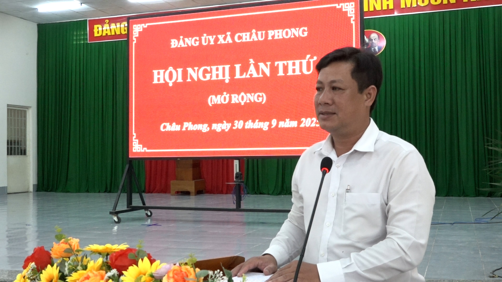quang canh cuoc hop