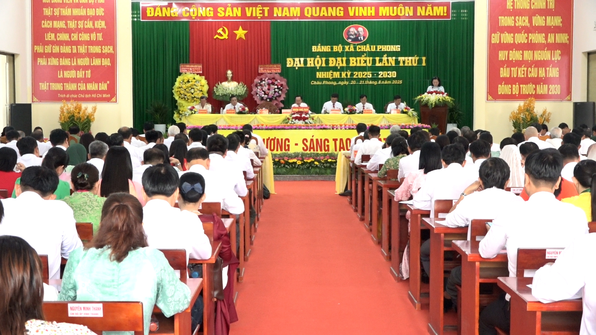 Quang cảnh đại hội