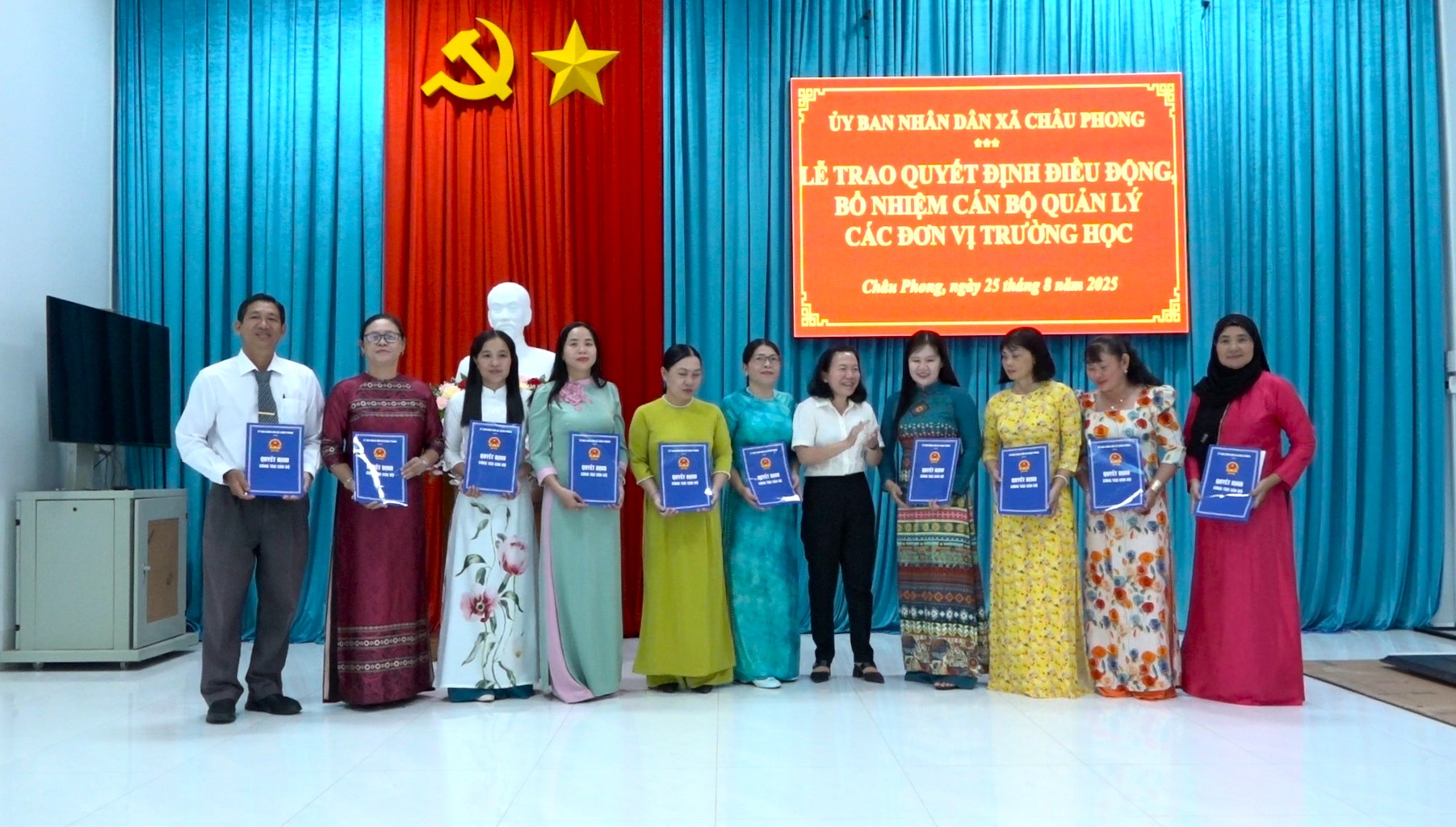 quang canh cuoc hop