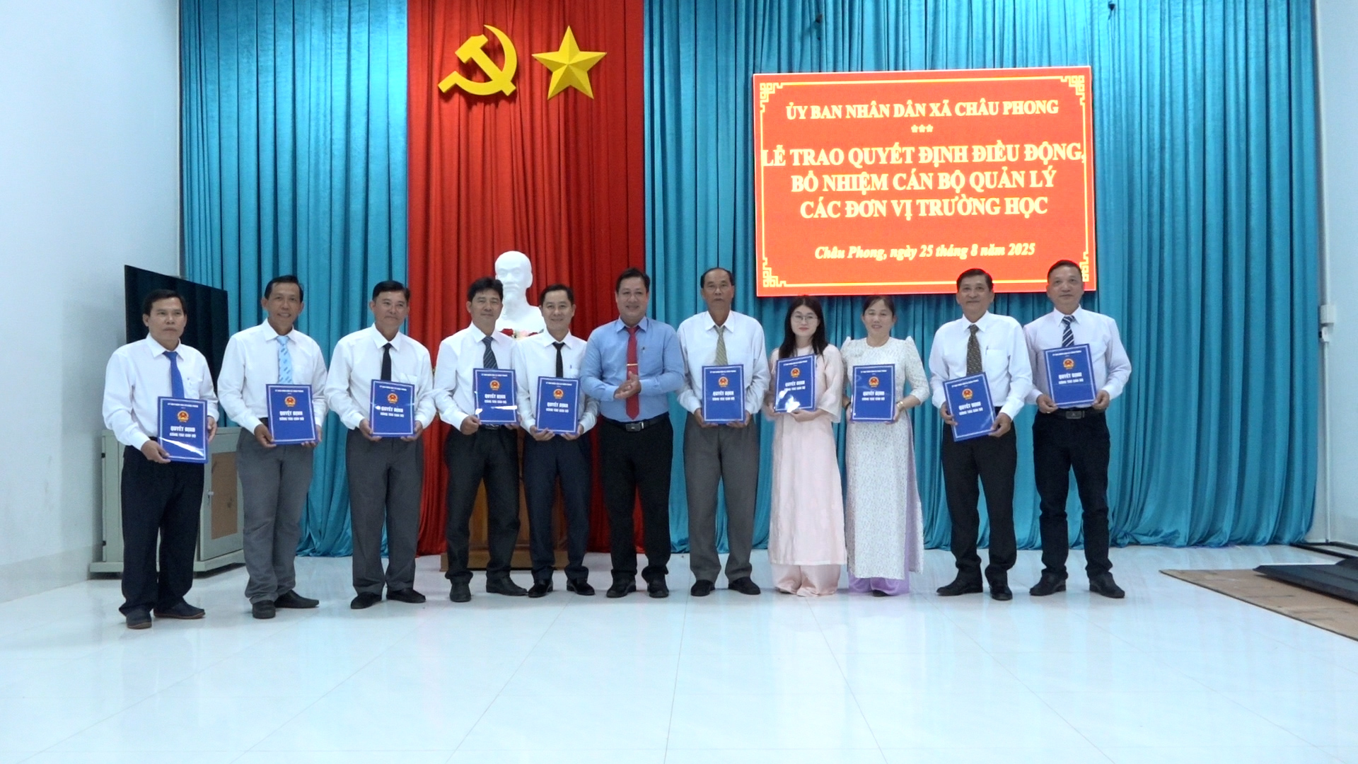 quang canh cuoc hop