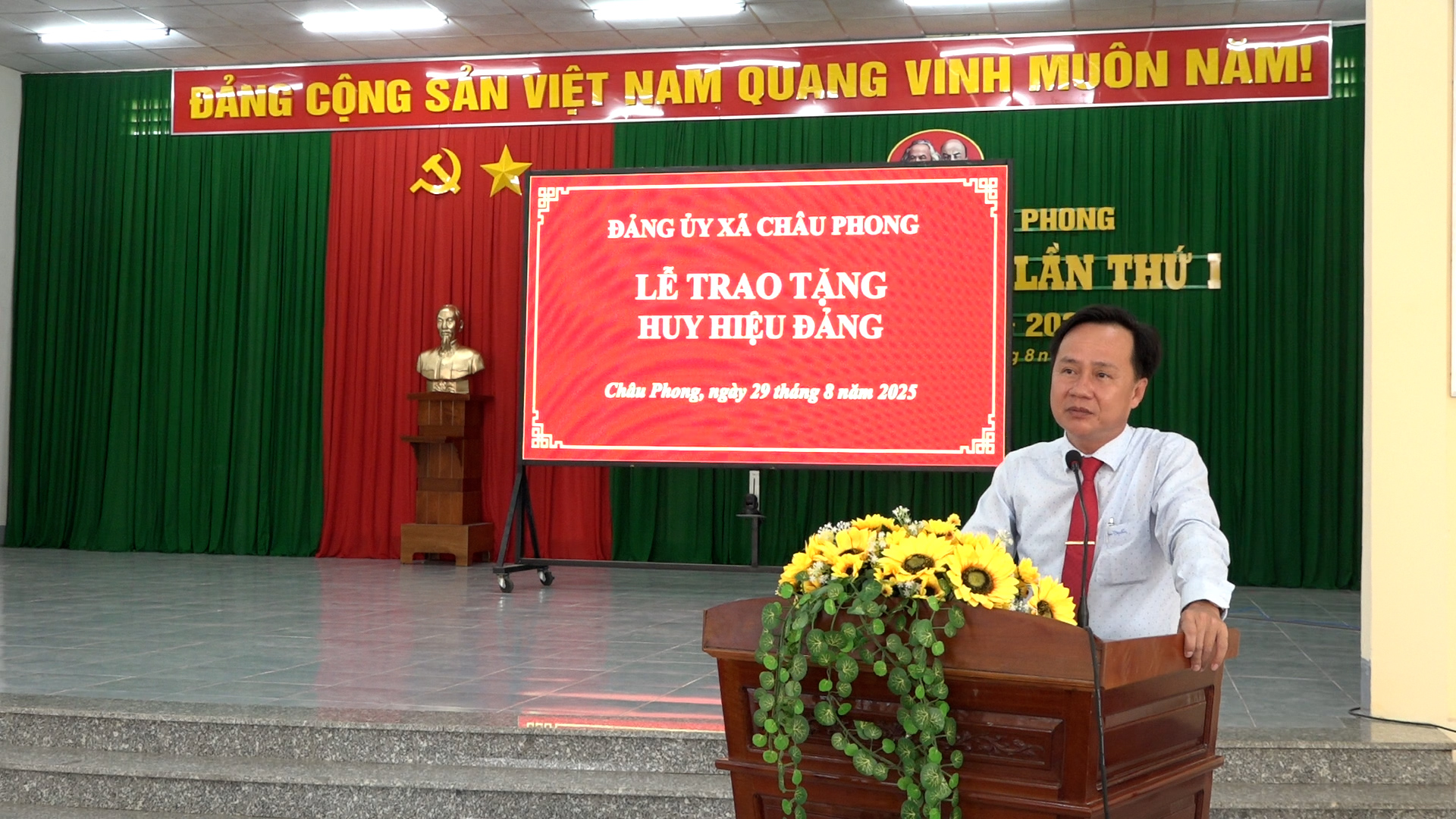 quang canh cuoc hop