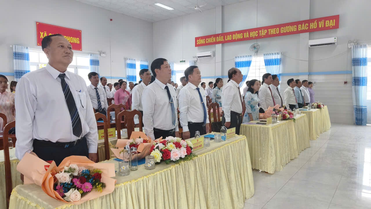quang canh cuoc hop